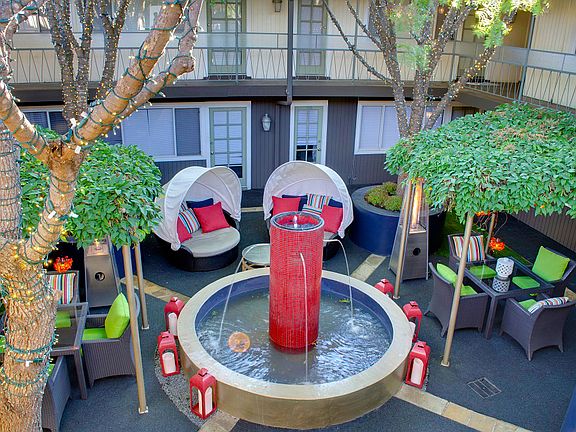 1001 Grigsby - RALEIGH CLAYTON Courtyard Day