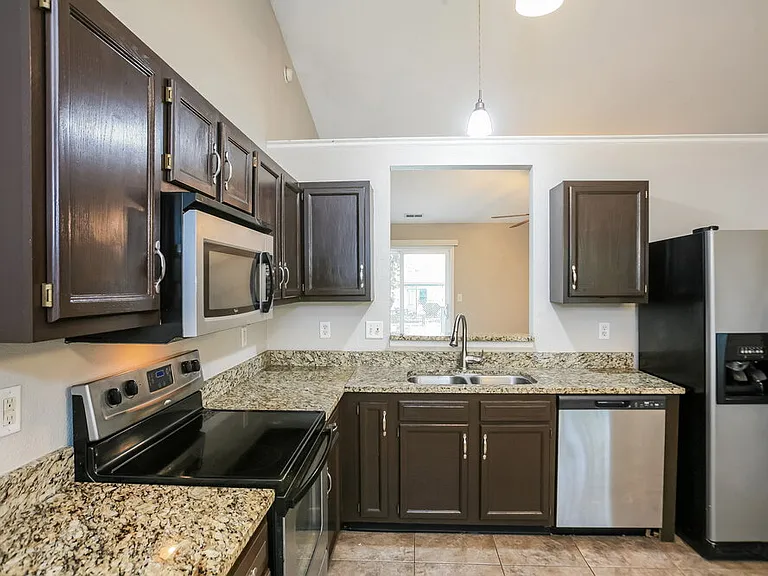 1358 Evergreen Dr — Photo 5