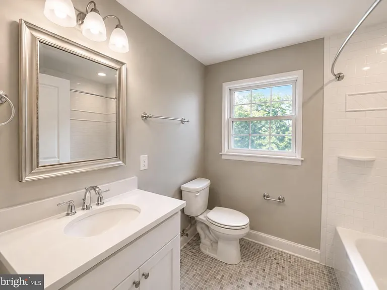 256 W Beidler Rd — Photo 23