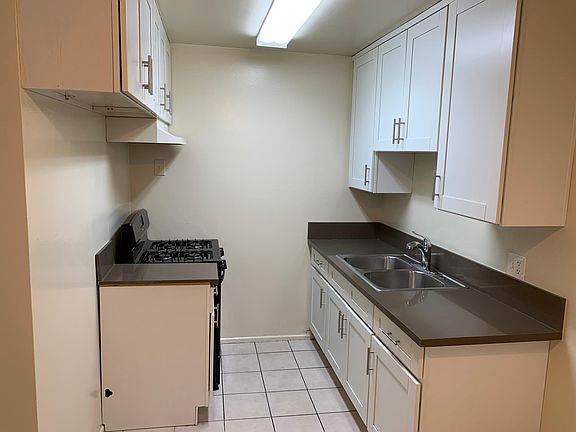 3rd image of 812 S Glendale Ave #16