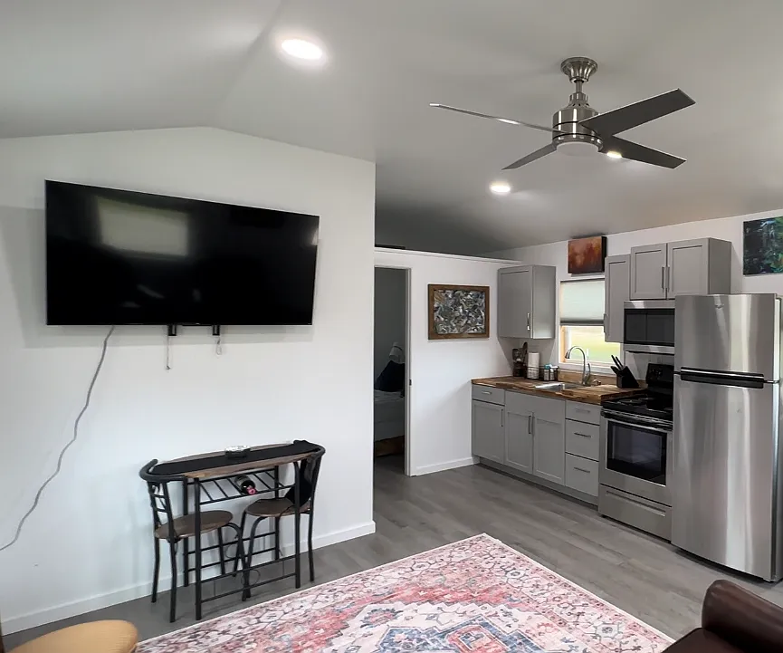 1 bed, 350 sqft, $1,650 — Photo 2