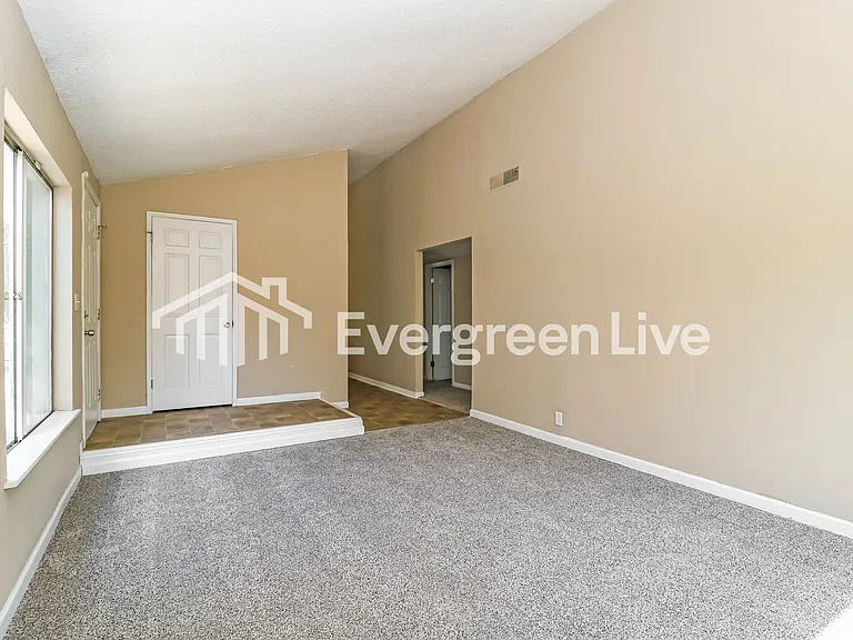 1382 Langholm Dr — Photo 4