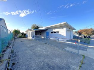 1780 McPherson St, North Bend, OR 97459