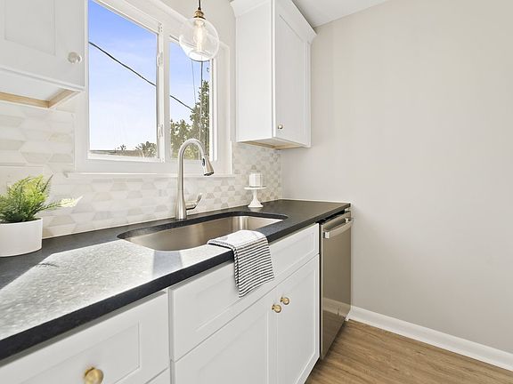 5th image of 3804 Lunn Dr