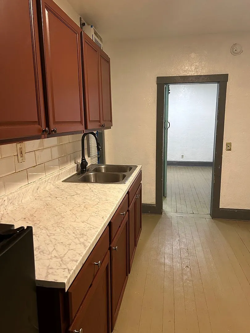 Affordable Efficiency Apartment in Nokomis All Utilities Included! — Photo 1