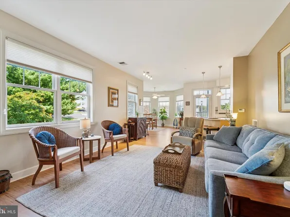 300 Tyler Ct Unit 429, Philadelphia, PA 19111