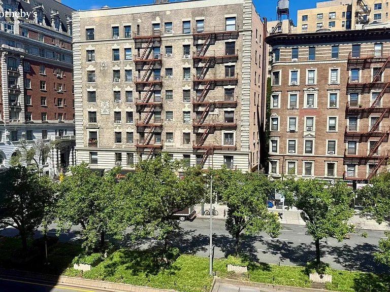 2708 Broadway #11 — Photo 8