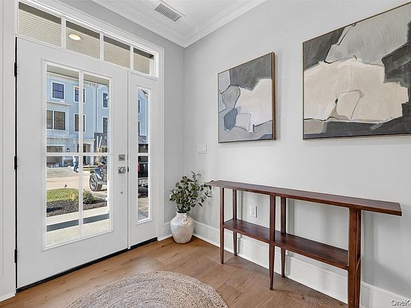 2nd image of 1836 Soundview Court