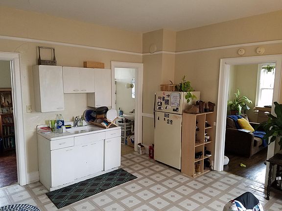 3rd image of 3036 N Fratney St APT 4