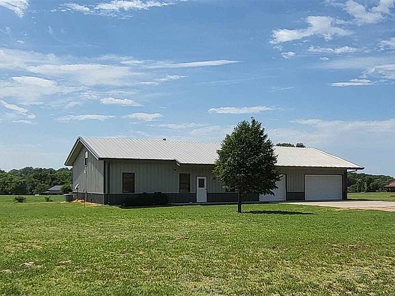 3rd image of 5 Indian Trails Ln