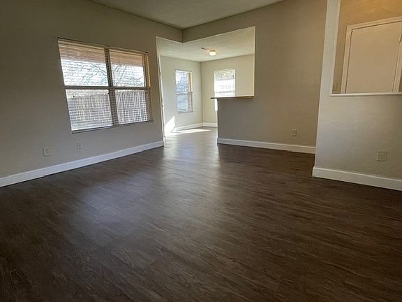 2nd image of 204 Bellflower Cir