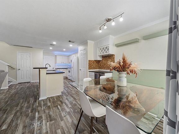 3rd image of 38 Wineberry Pl
