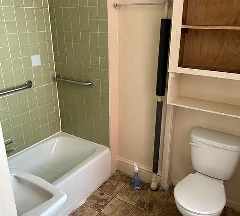 4th image of 912 W King St Floor 1