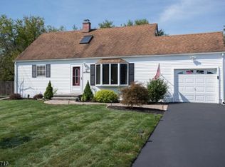 86 Meadowbrook Dr, Hillsborough, NJ 08844