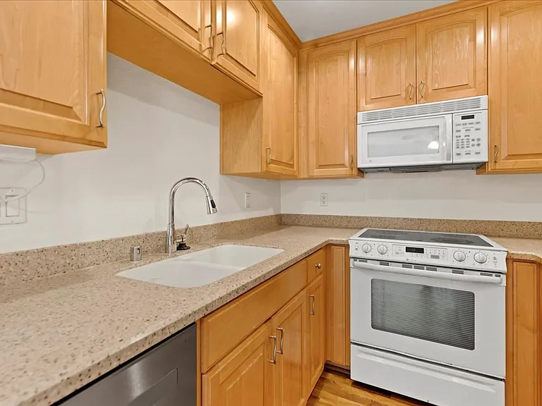 6350 Genesee Ave — Photo 11