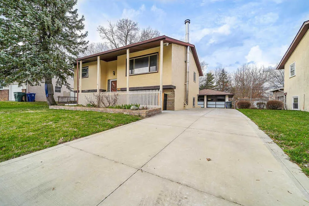 1786 Ormond Ave photo 1
