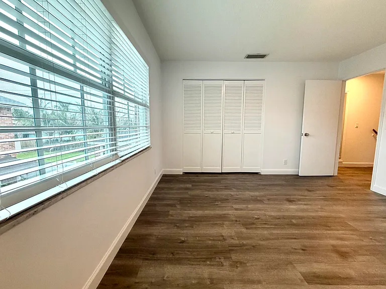 413 N Cypress Dr — Photo 13
