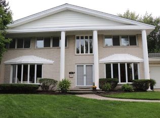 720 S Hiawatha Ct, Mount Prospect, IL