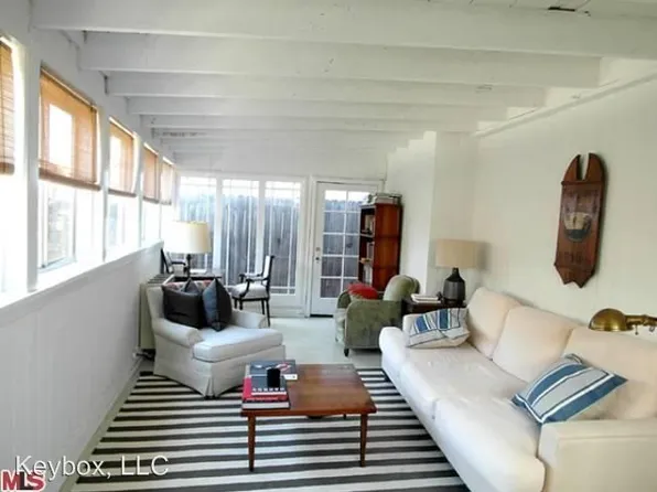 206 W Channel Rd, Santa Monica, CA 90402
