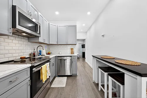 310 Madison St #1L Photo 1