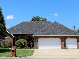 703 N Milton Dr, Nixa, MO 65714