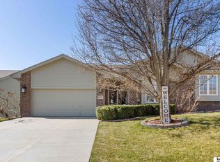 5117 Lakecrest Dr, Papillion, NE 68133