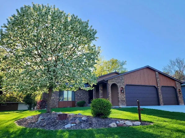 5297 Cottage Ave, White Bear Township, MN 55110