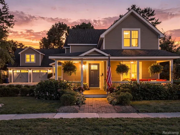 32 Park St, Oxford, MI 48371