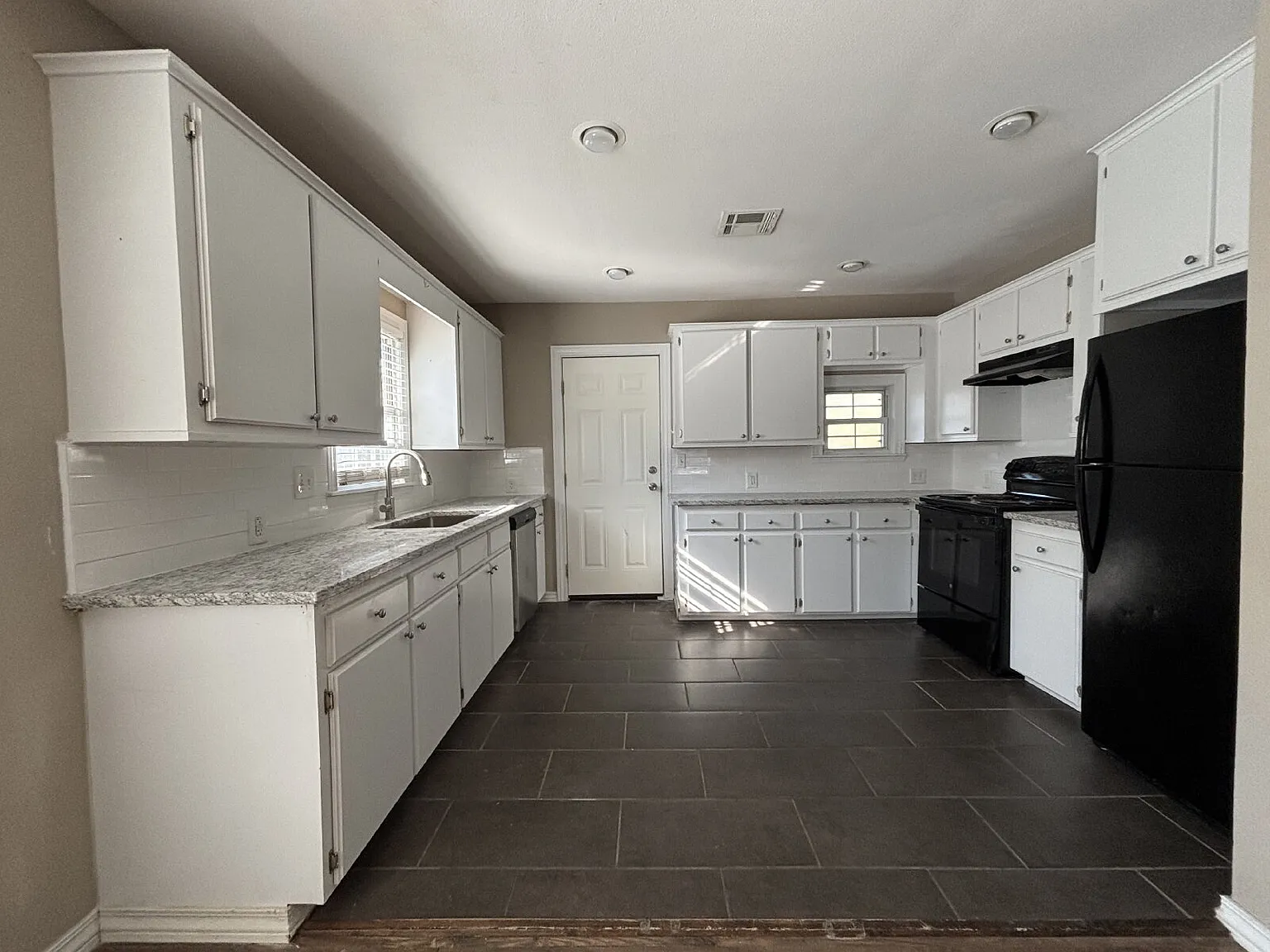 Tulsa University 2-Bed, 2-Bath Gem on East 12th Street — Photo 4