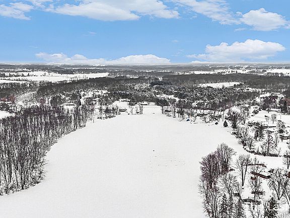 5th image of 9758 Ten Mile Rd NE