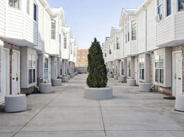 5039 Warren St, Skokie, IL 60077