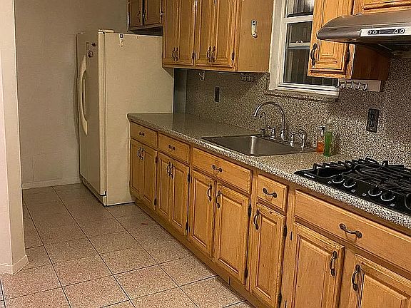 4th image of 2047 Watson Ave #2