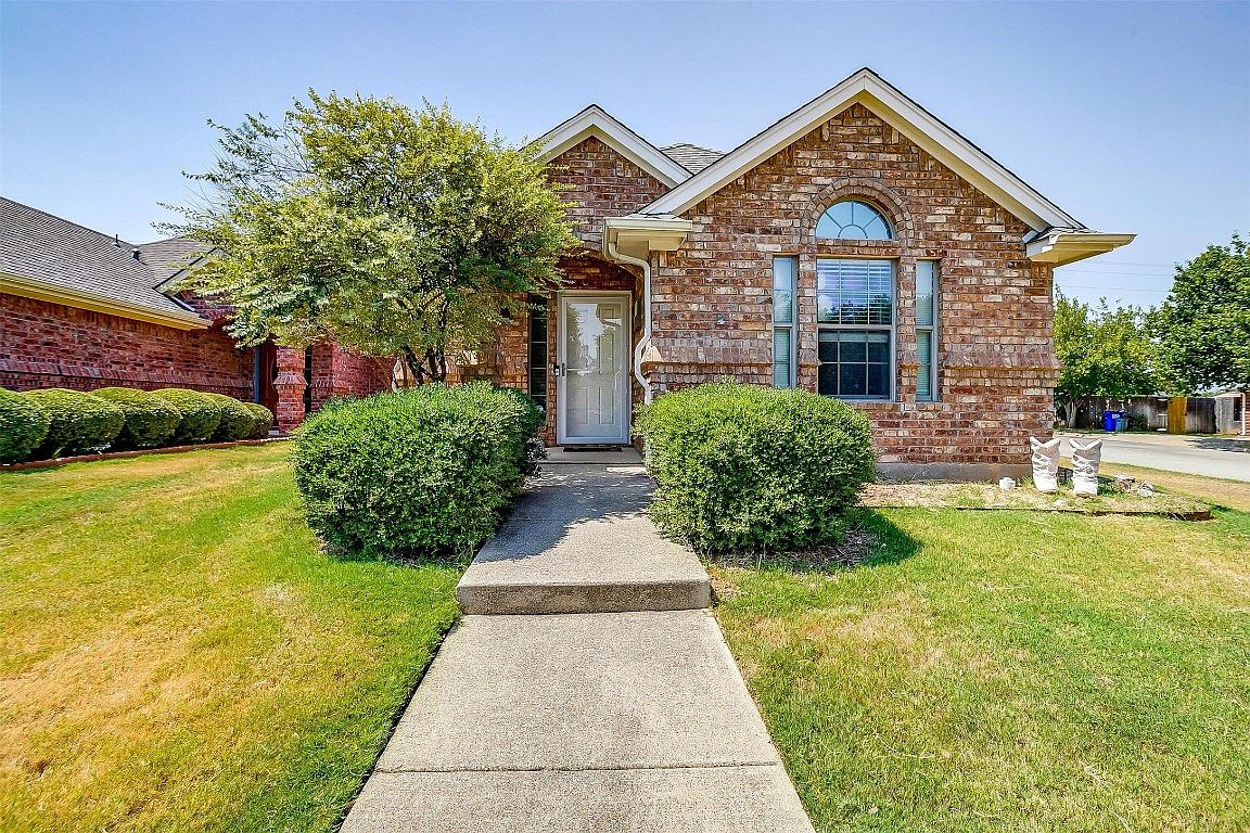 647 Stribling Cir, Azle, TX 76020 Zillow