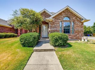 647 Stribling Cir, Azle, TX 76020