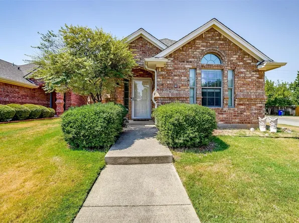 647 Stribling Cir, Azle, TX 76020