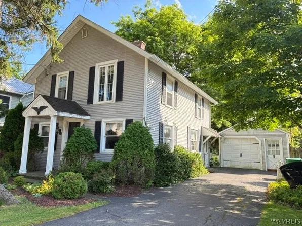 25 S Main St, Holland, NY 14080