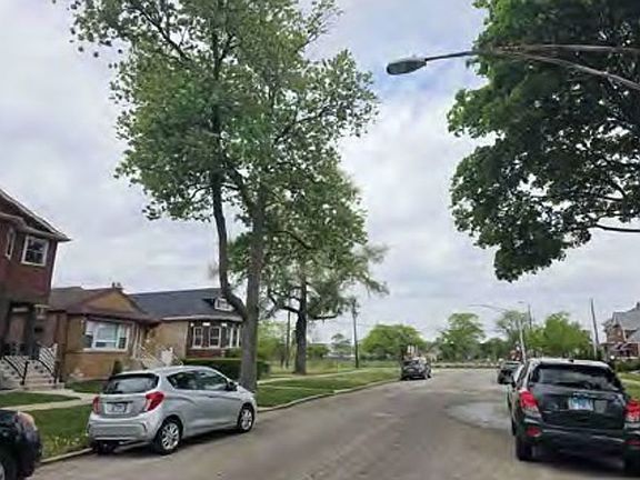 Exterior Neighborhood (street photo)