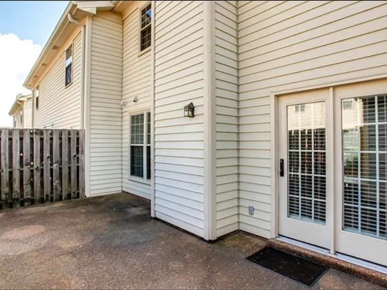 834 Brentwood Point — Photo 25