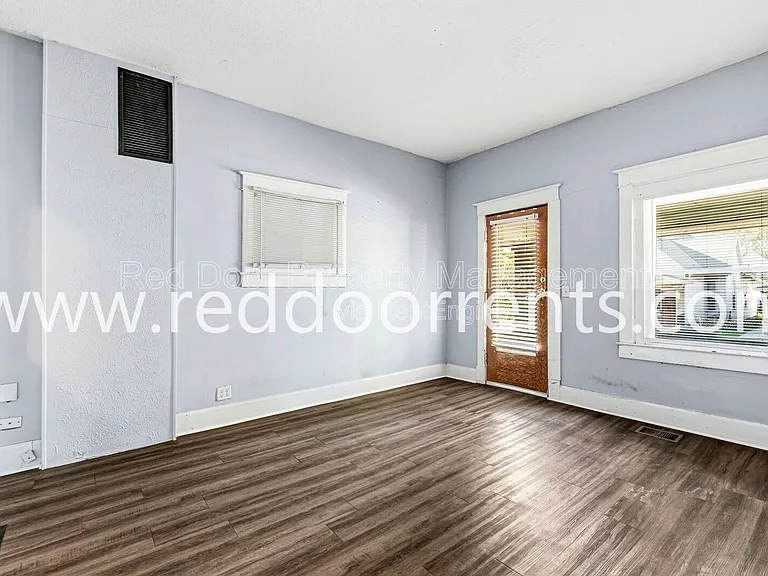 736 E Morris St — Photo 11