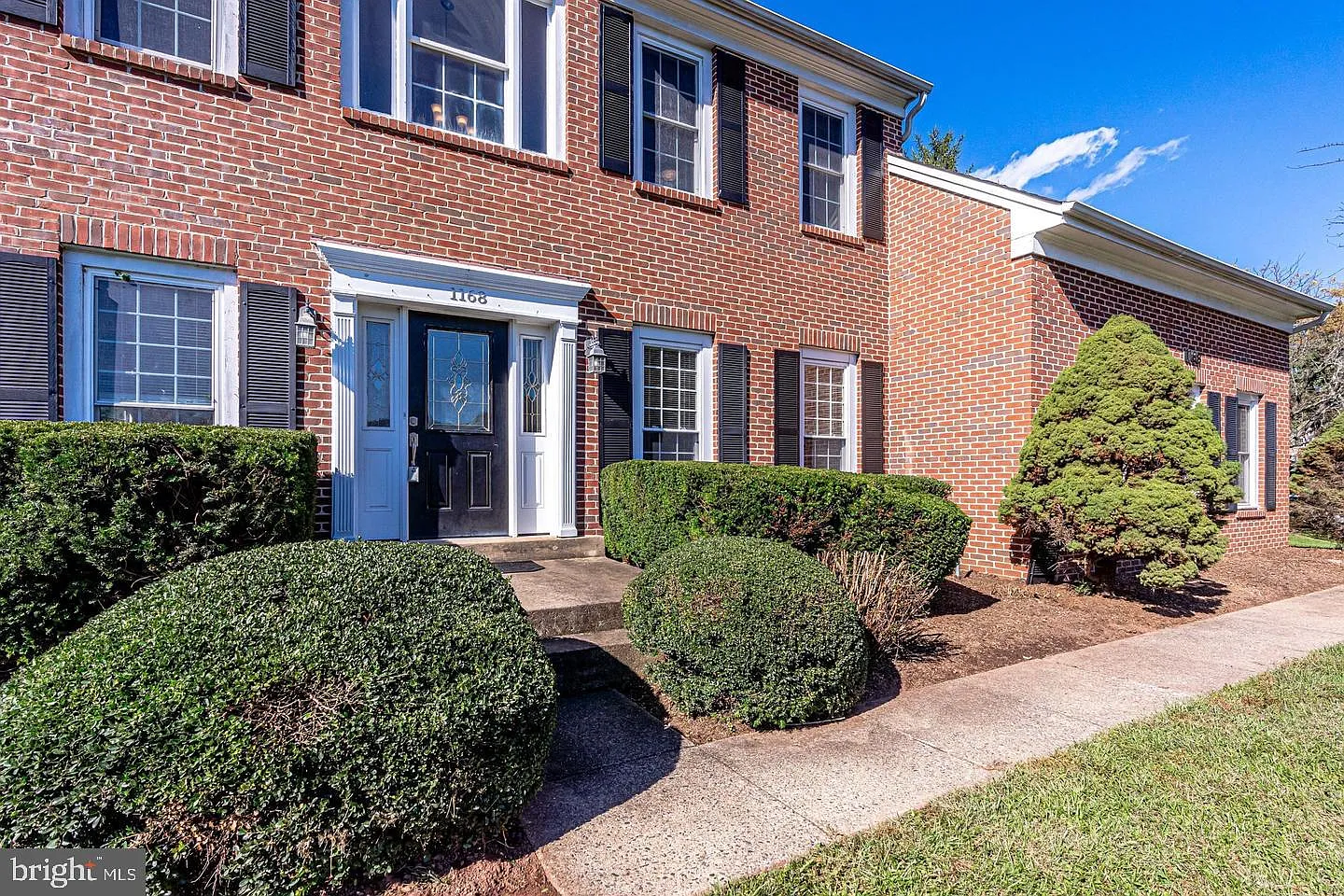 5 bed, 3.5 bath, 4055 sqft, $4,600 — Photo 1