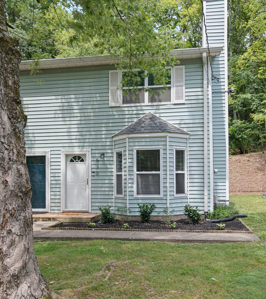 2 bed, 1.5 bath, 1200 sqft, $1,900 — Photo 1