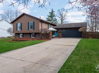1079 Crabtree Ln, Chesterton, IN 46304