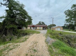 140 Fairway Dr, Hilltop Lakes, TX 77871