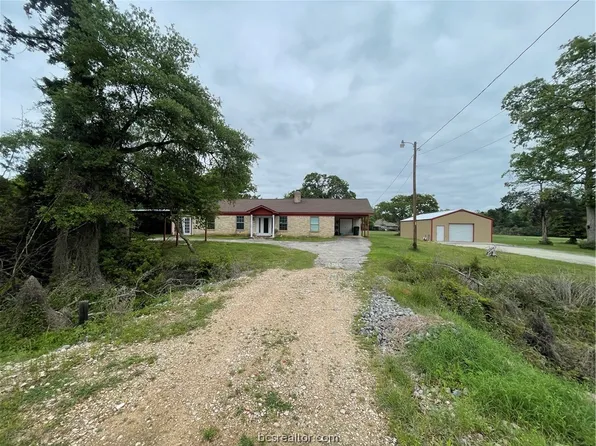 140 Fairway Dr, Hilltop Lakes, TX 77871