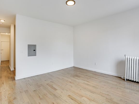 5th image of 118 Jewett Ave APT 33Q