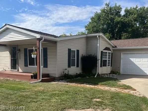 1445 Kenneth St, Burton, MI 48529