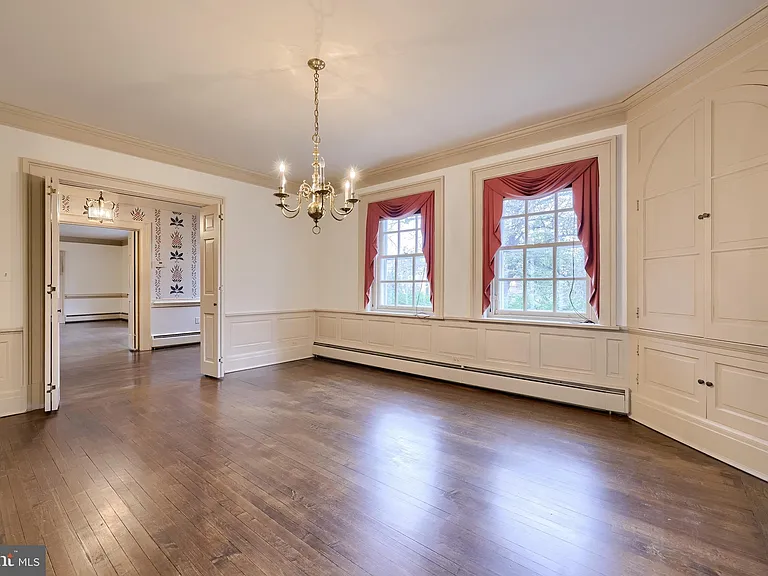 226 E Caracas Ave — Photo 17
