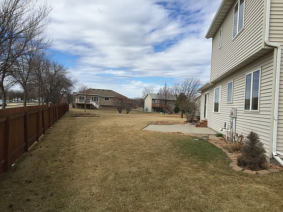 4th image of 1067 Sommerset Pl