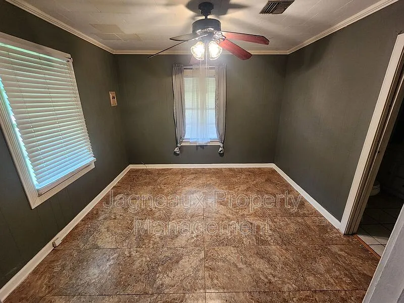 2 bed, 1.0 bath, $850 — Photo 2