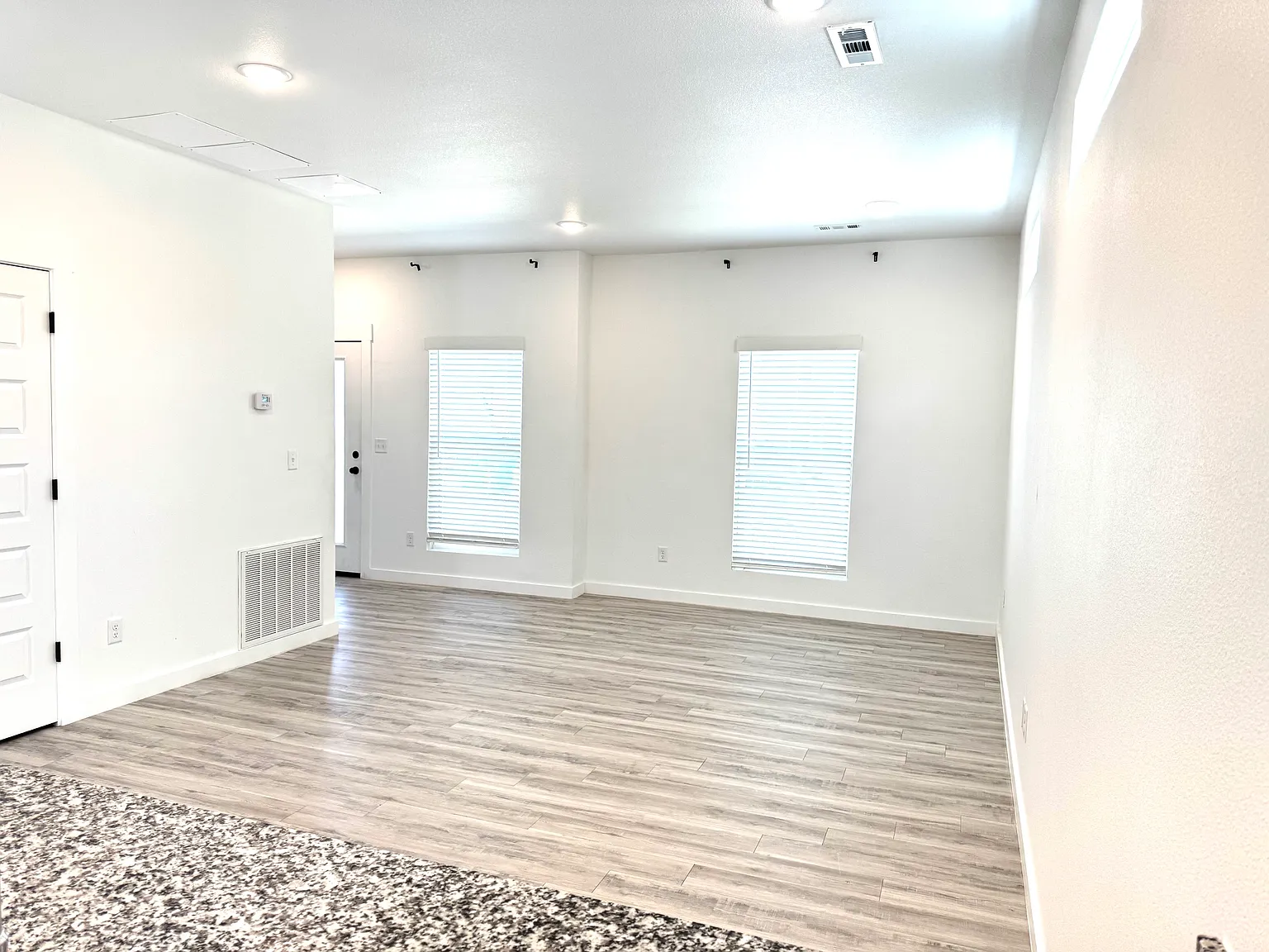 2 bed, 2.5 bath, 1250 sqft, $1,600 — Photo 3
